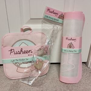 Pusheen Box Exclusive Silicone Baking Mat, Server and Pot Holders